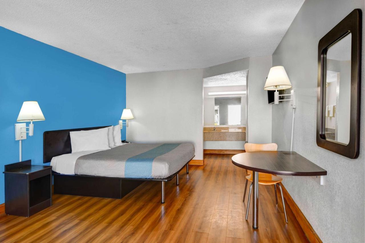 Hotel 6-atlanta, Ga 2*