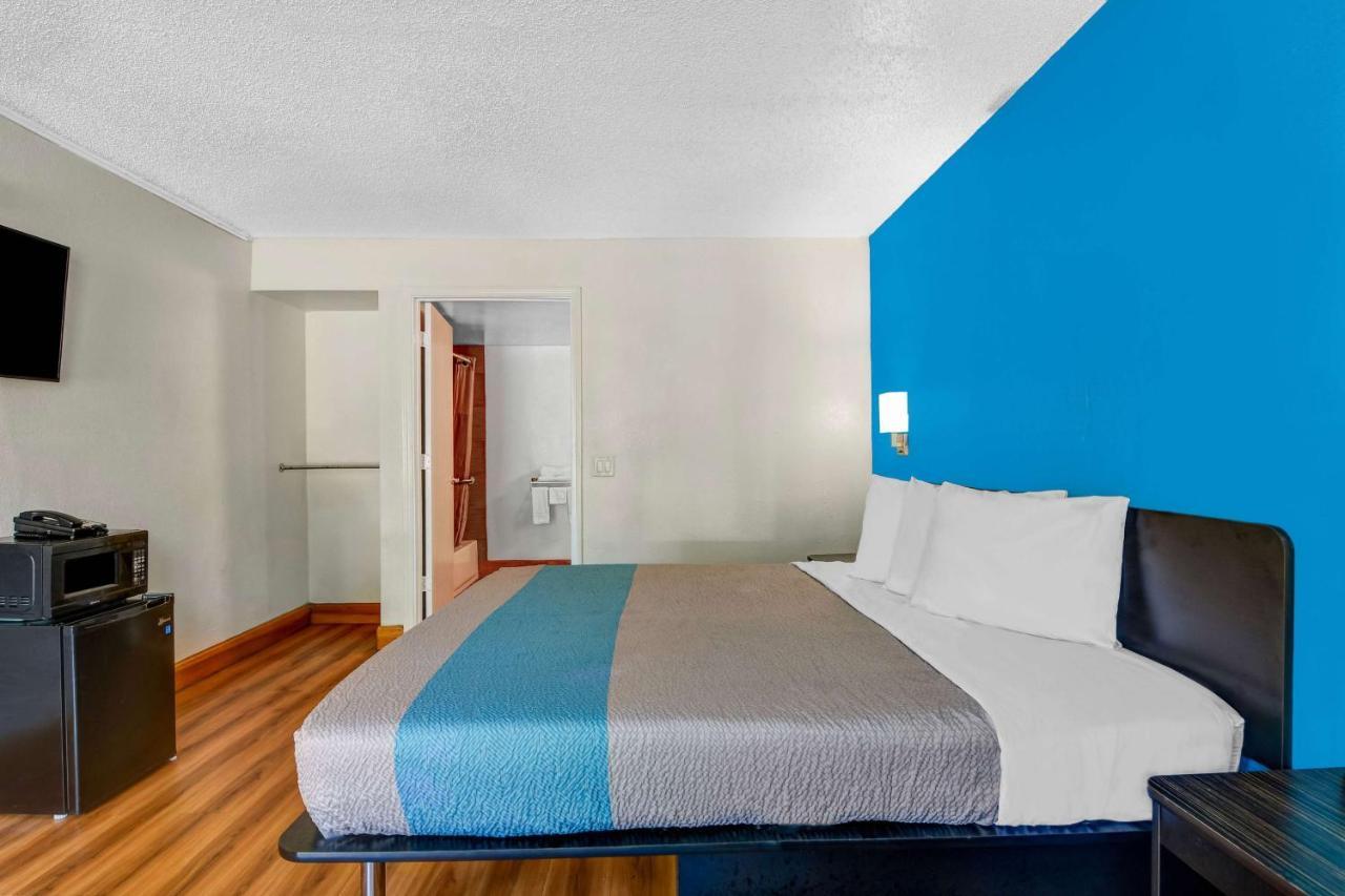 Hotel 6-atlanta, Ga 2*