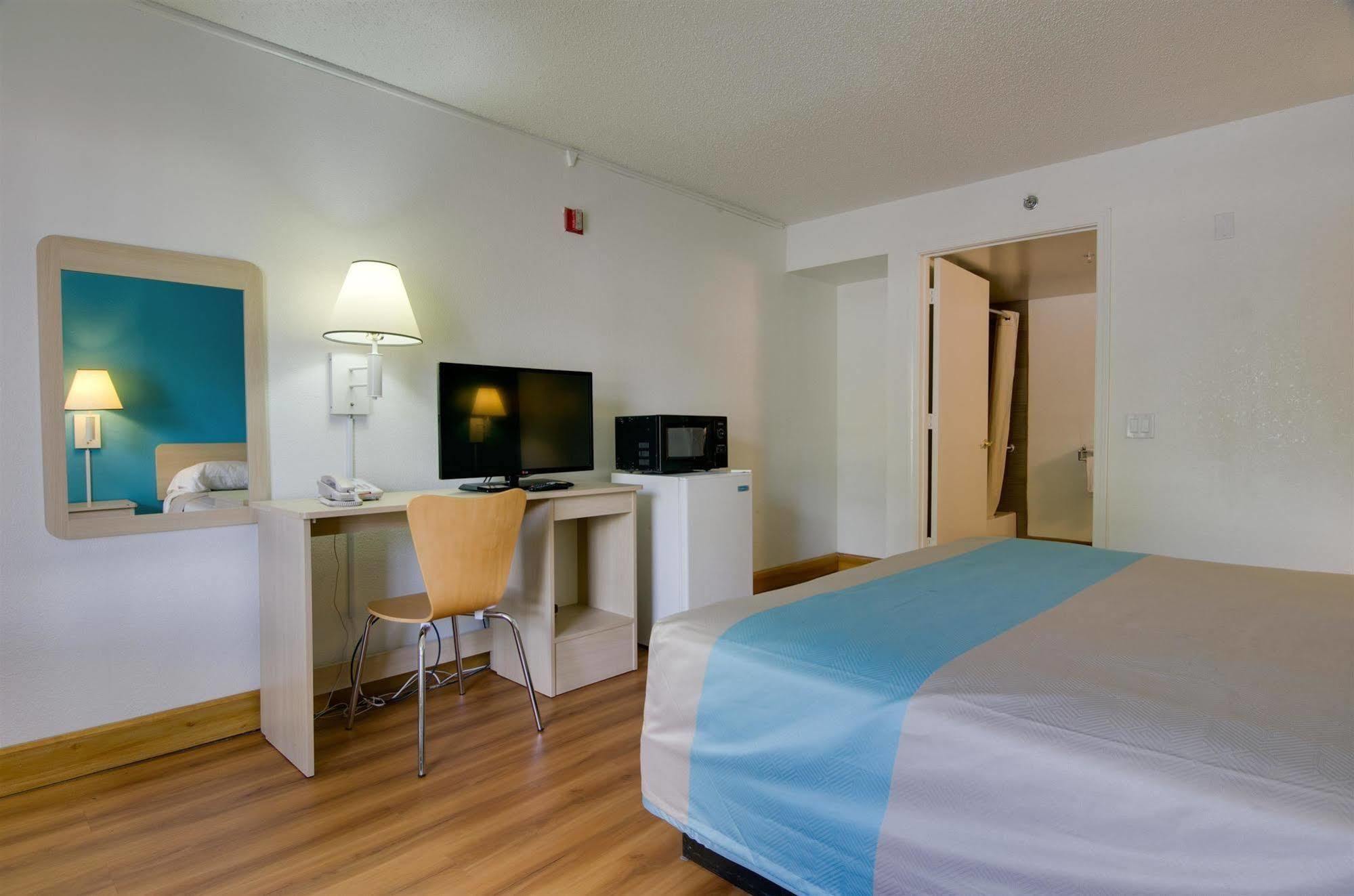 Hotel 6-atlanta, Ga 2*